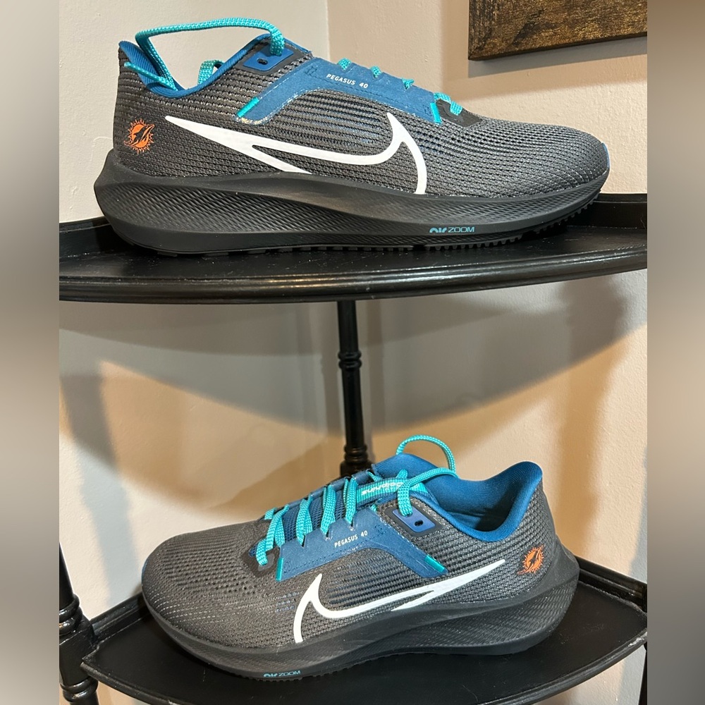 NWOT-Nike “NFL Miami Dolphins” sneaker
